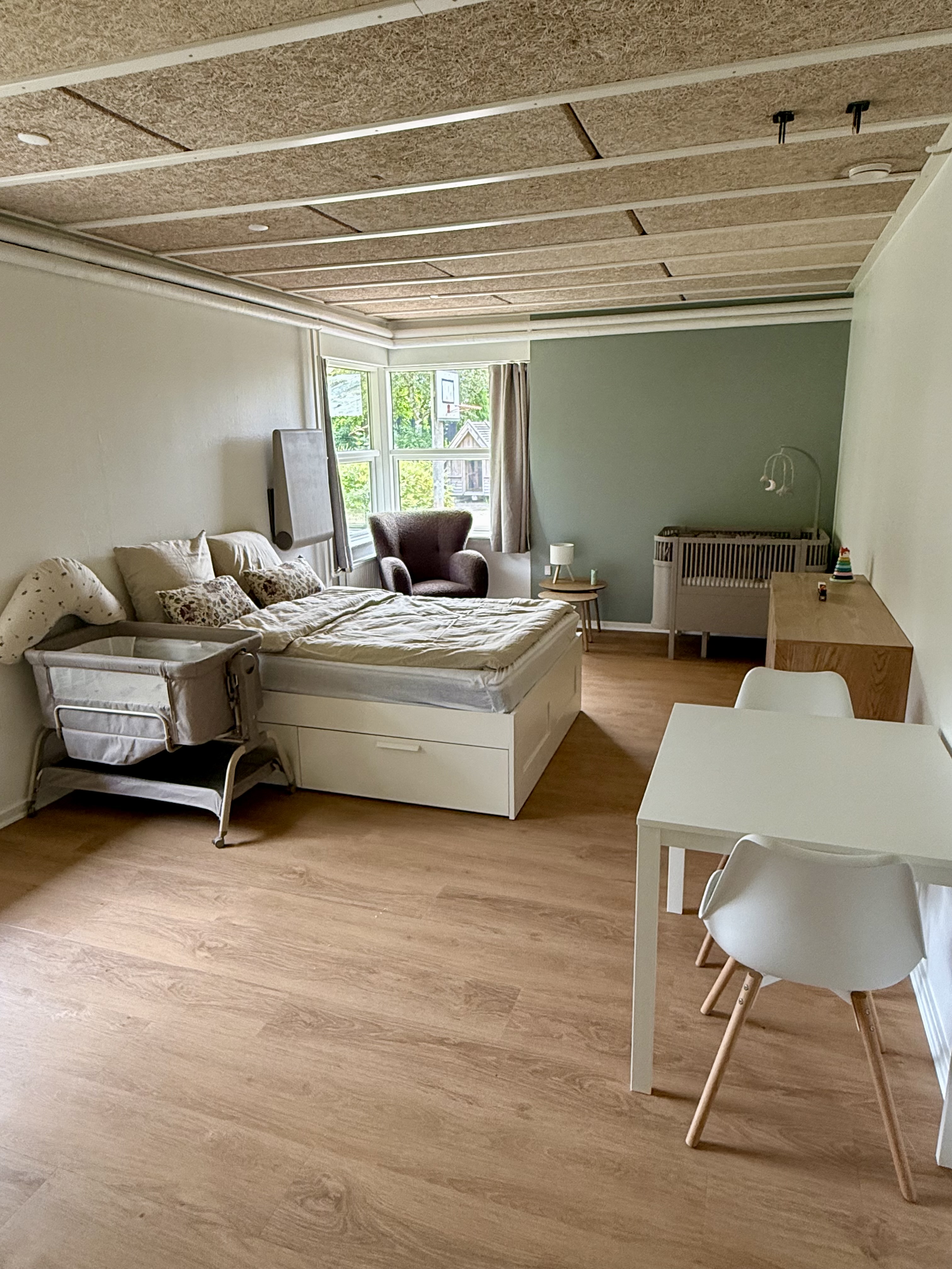 Værelse Kæret med seng og vugge 